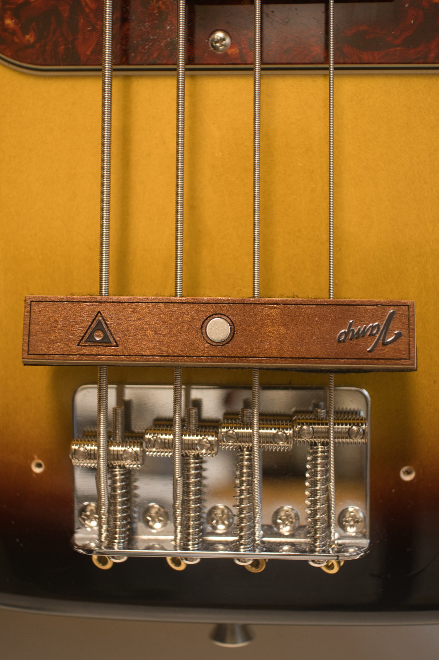 Vamp Bass Mute